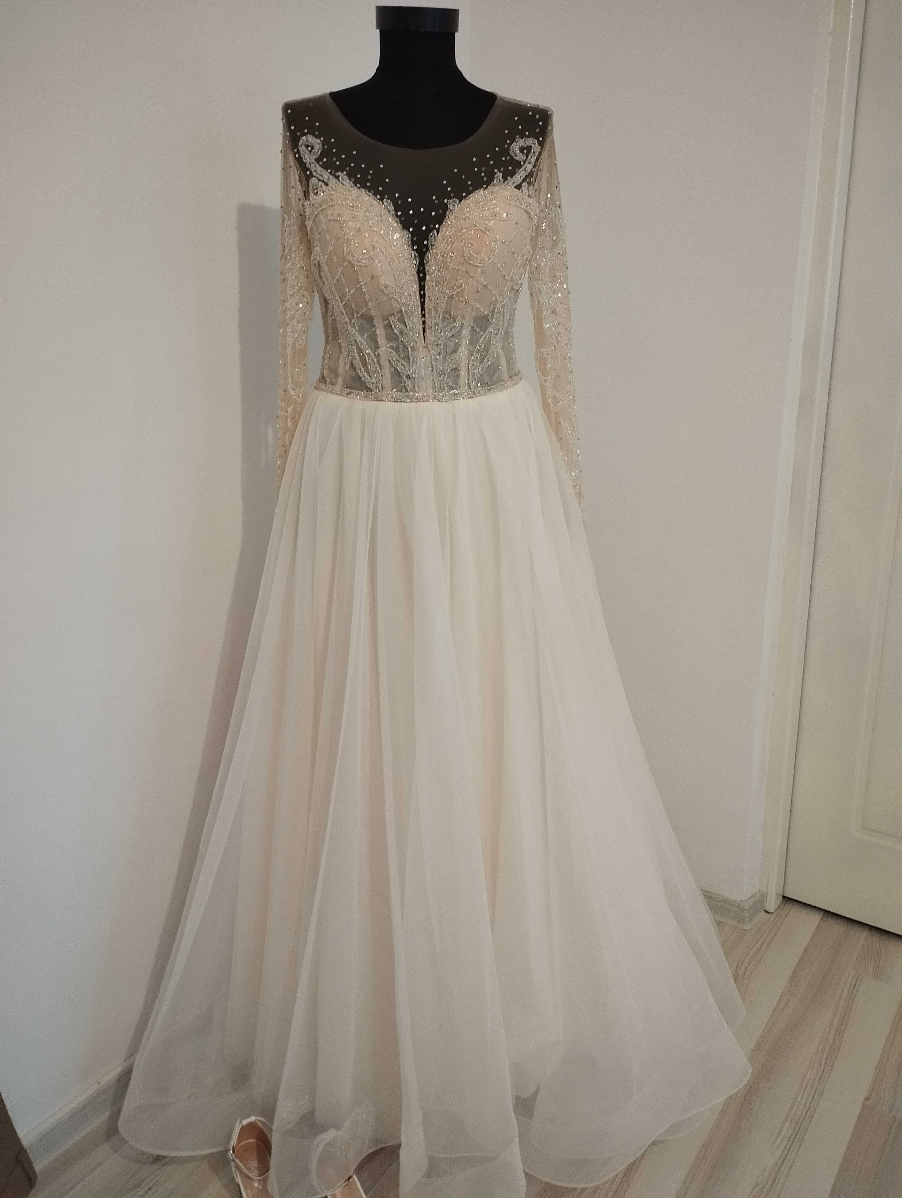 Rochie de  mireasa, mărimea M cu corset reglabil .