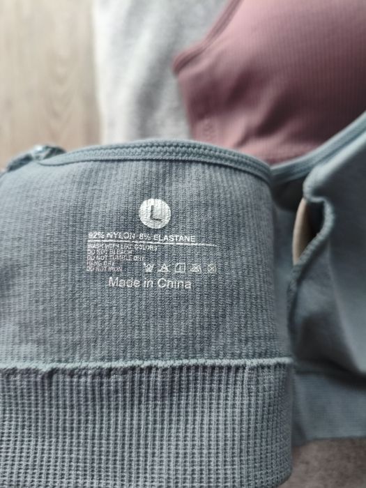 Set 4 sutiene noi fără sârme și cu bureți detașabili L