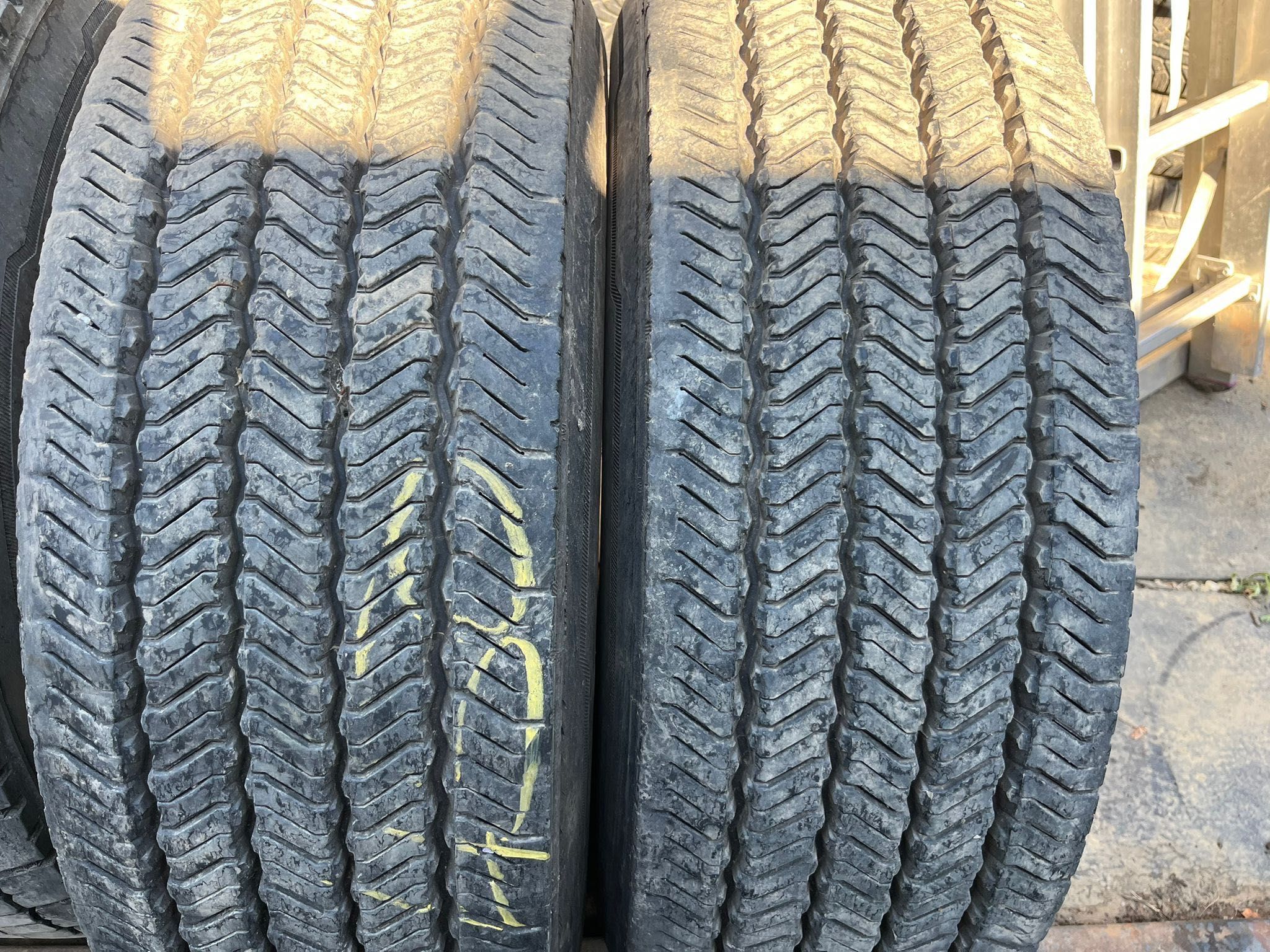 285/70 r19,5 ptr directie 2 buc ca noi Continental