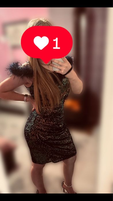 Официална рокля с пайети и пера