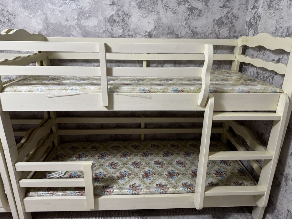 Детский двух этажная кровать