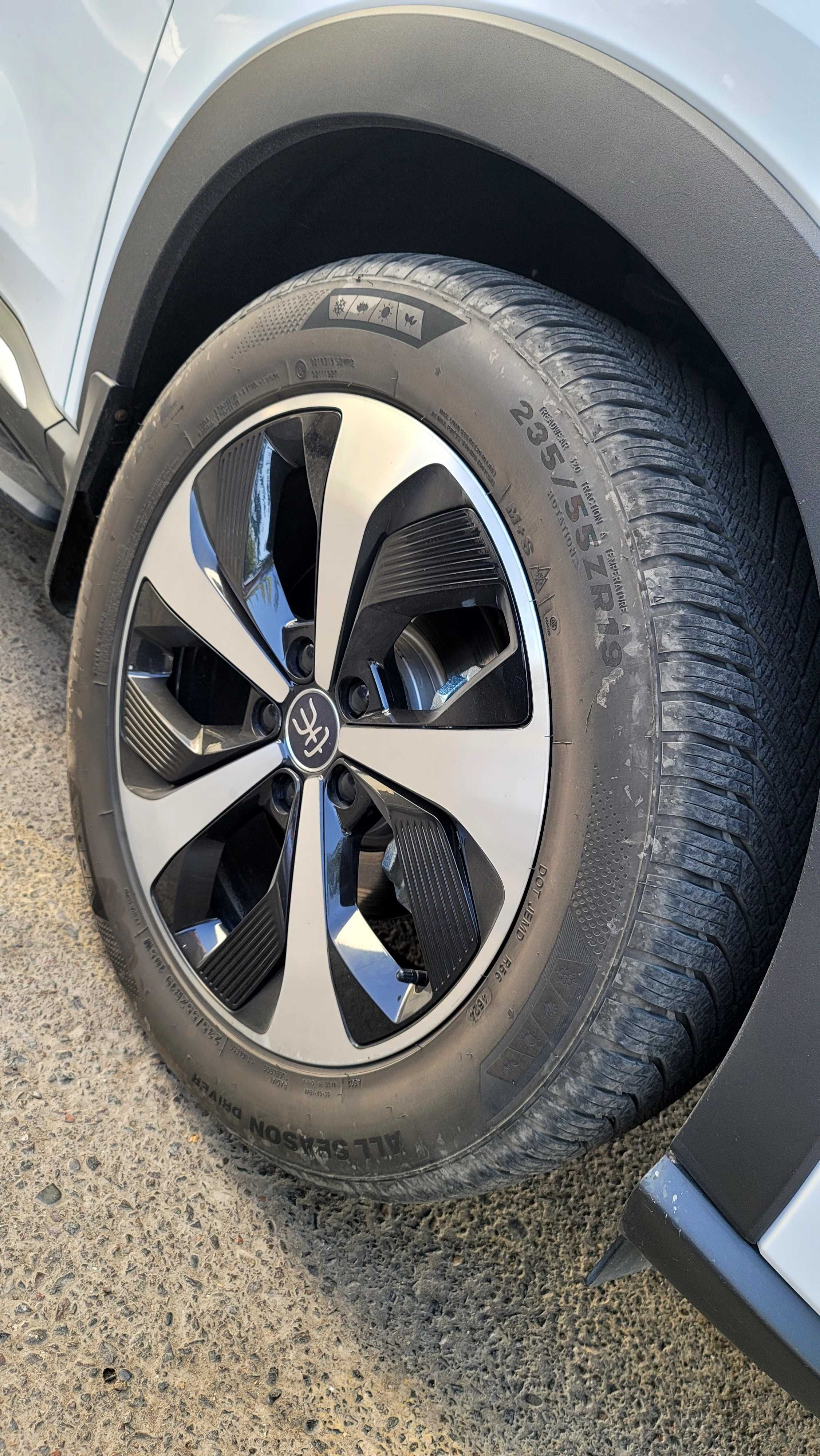 Продам автошины R19 235/55