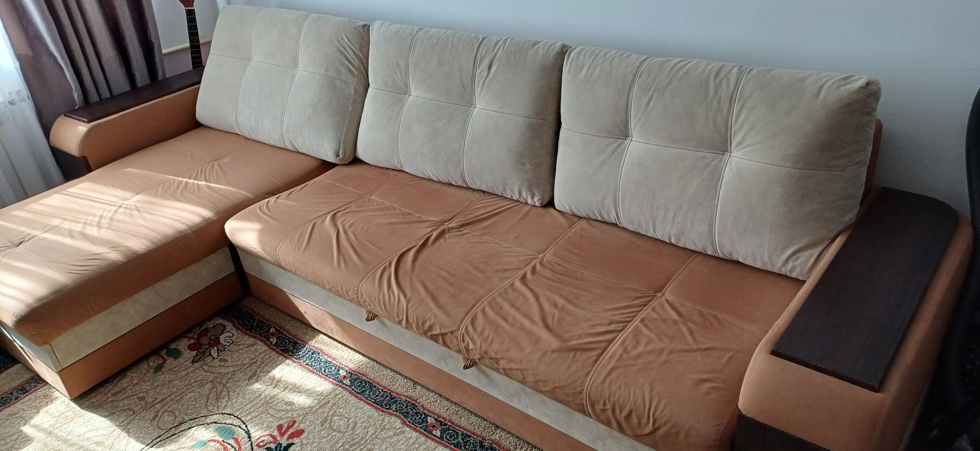 Продам угловой диван 3,2м