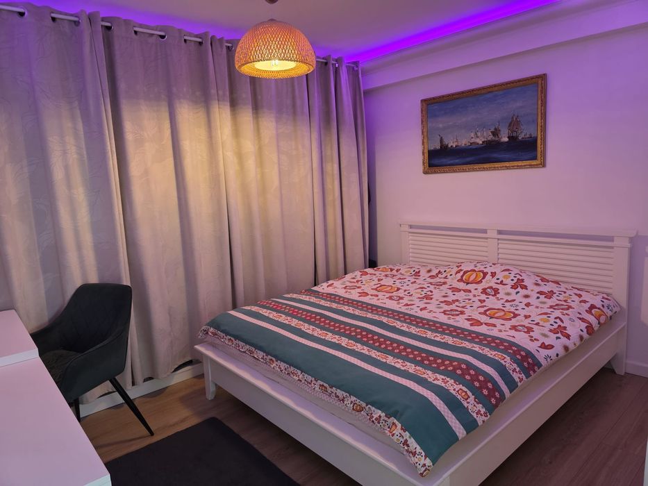 Închiriez apartament 4 camere Faleză Nord, cu vedere la mare