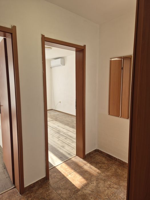 Под наем двустаен необзаведен апартамент централен район