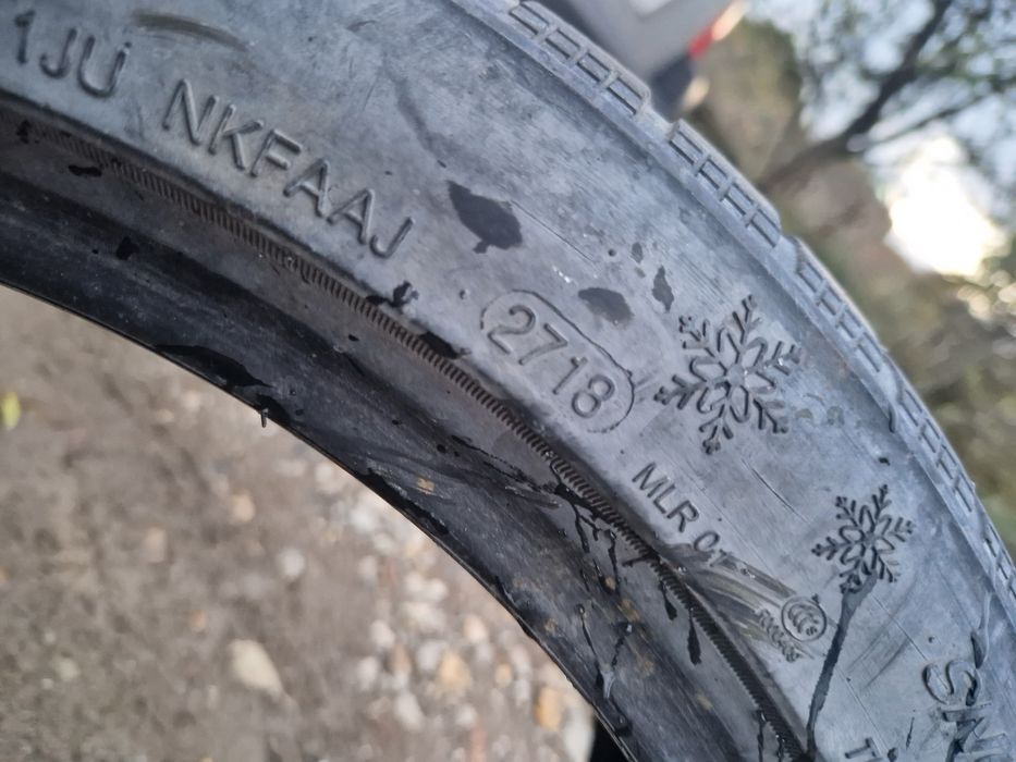 Vând 3 bucăți 245 40 r17 iarna dot 2024