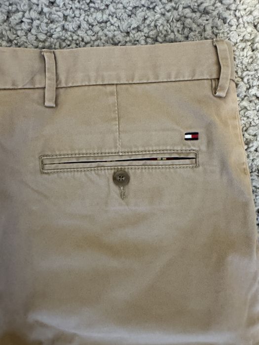Pantaloni chino Tommy Hilfiger cream si navi Originali