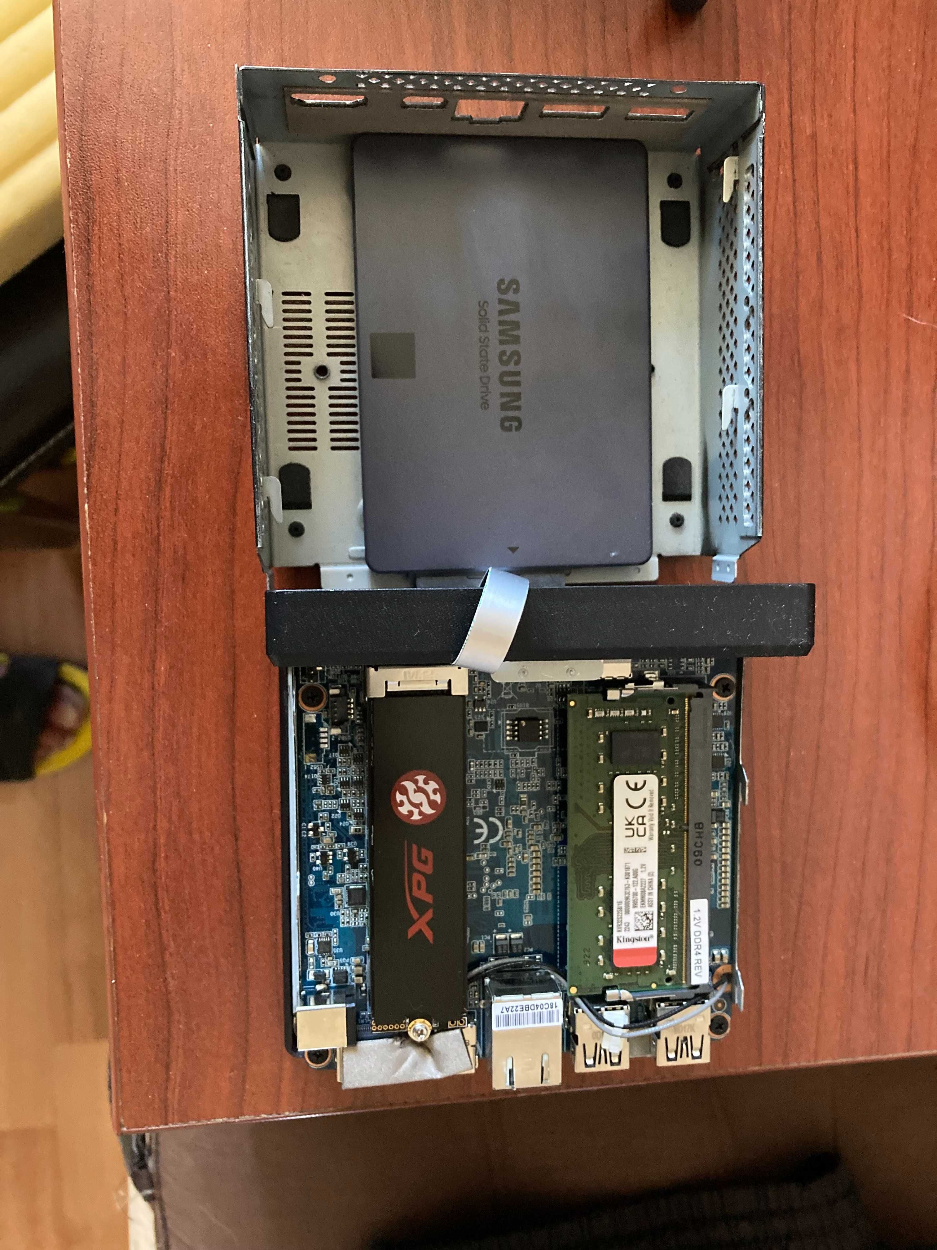 Продавам мини PC Gigabyte Brix GB-BMPD-6005