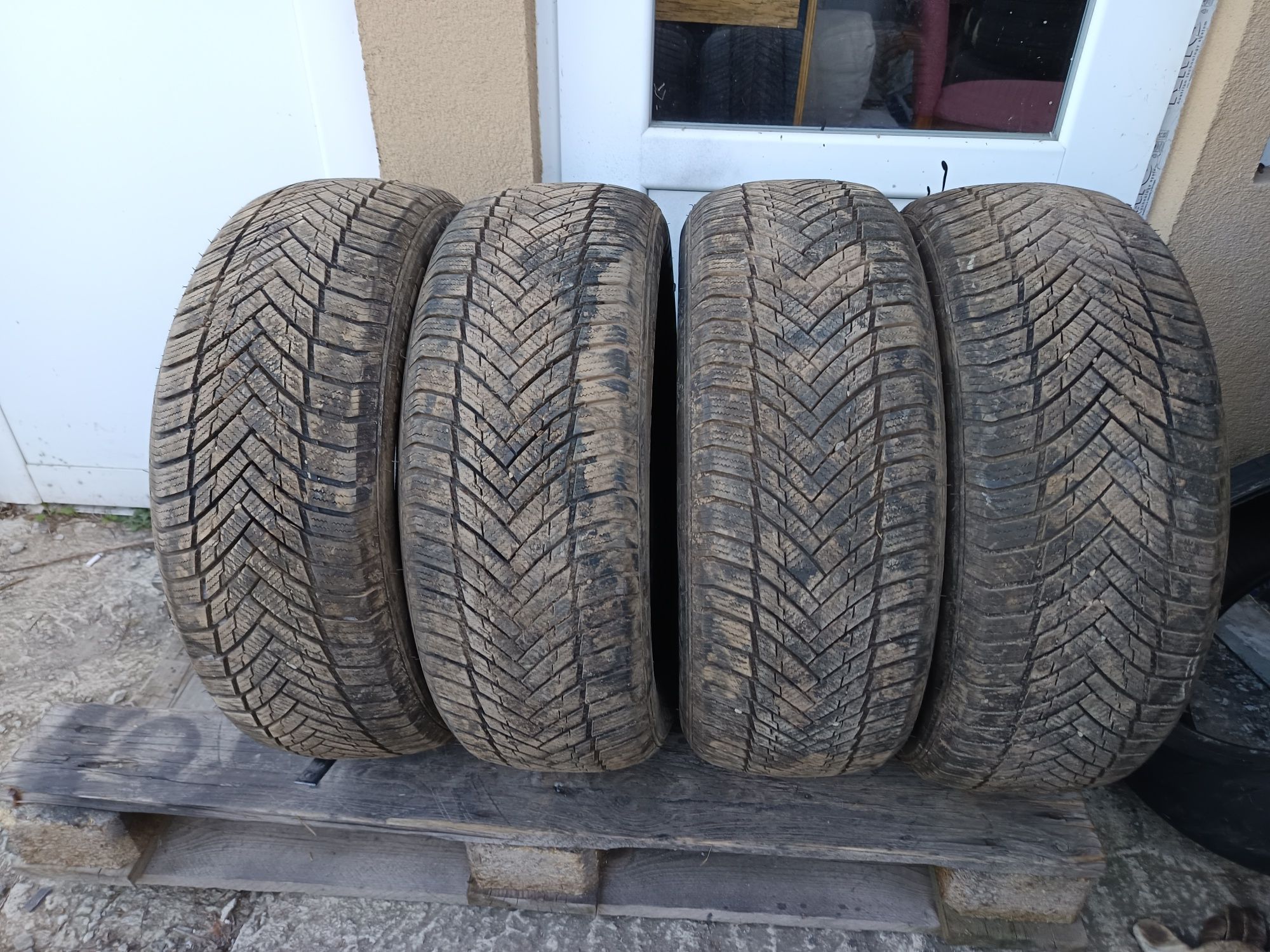 205 60 R 15.Tourador ДОТ 3322