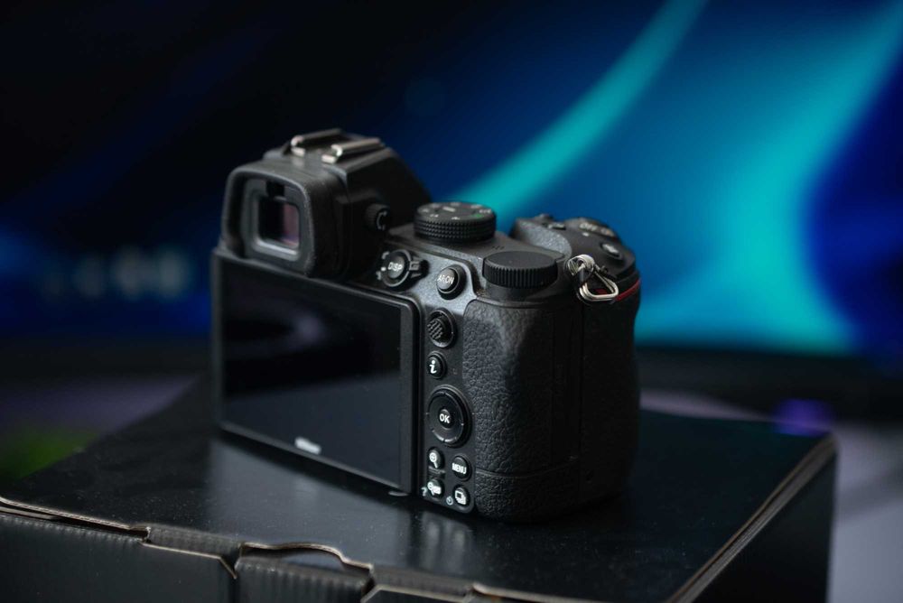 KIT Camera Foto Nikon Z5 + Adaptor FTZ Mirrorless + Flash 24.3 MP