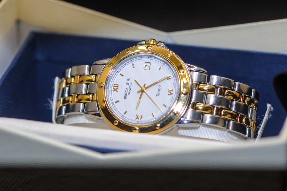 Мъжки швейцарски часовник - Raymond Weil Tango 5560