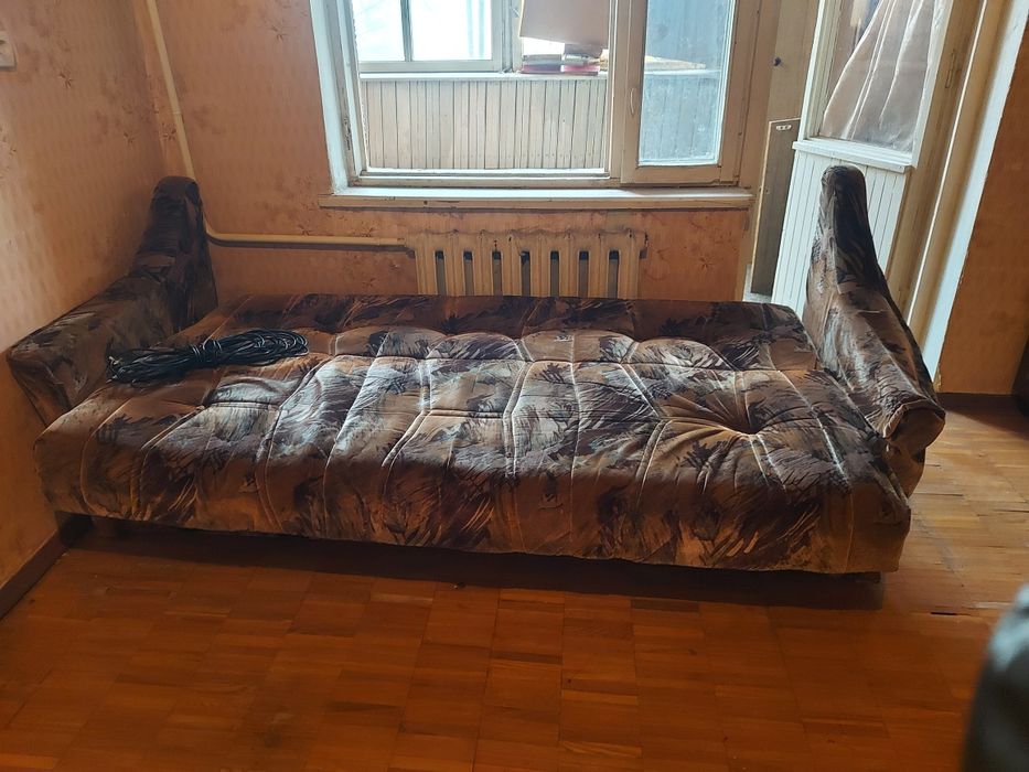 Срочно продаётся диван советский