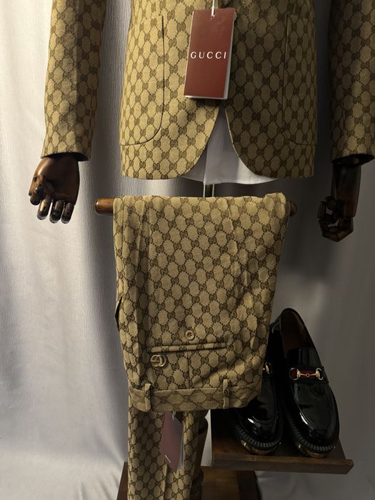 Costum elegant Gucci