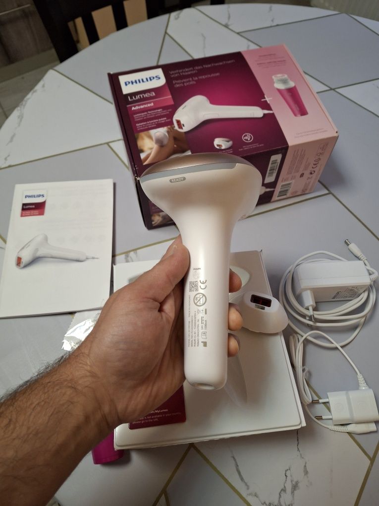 Фотоепилатор Philips Lumea BRI924/00