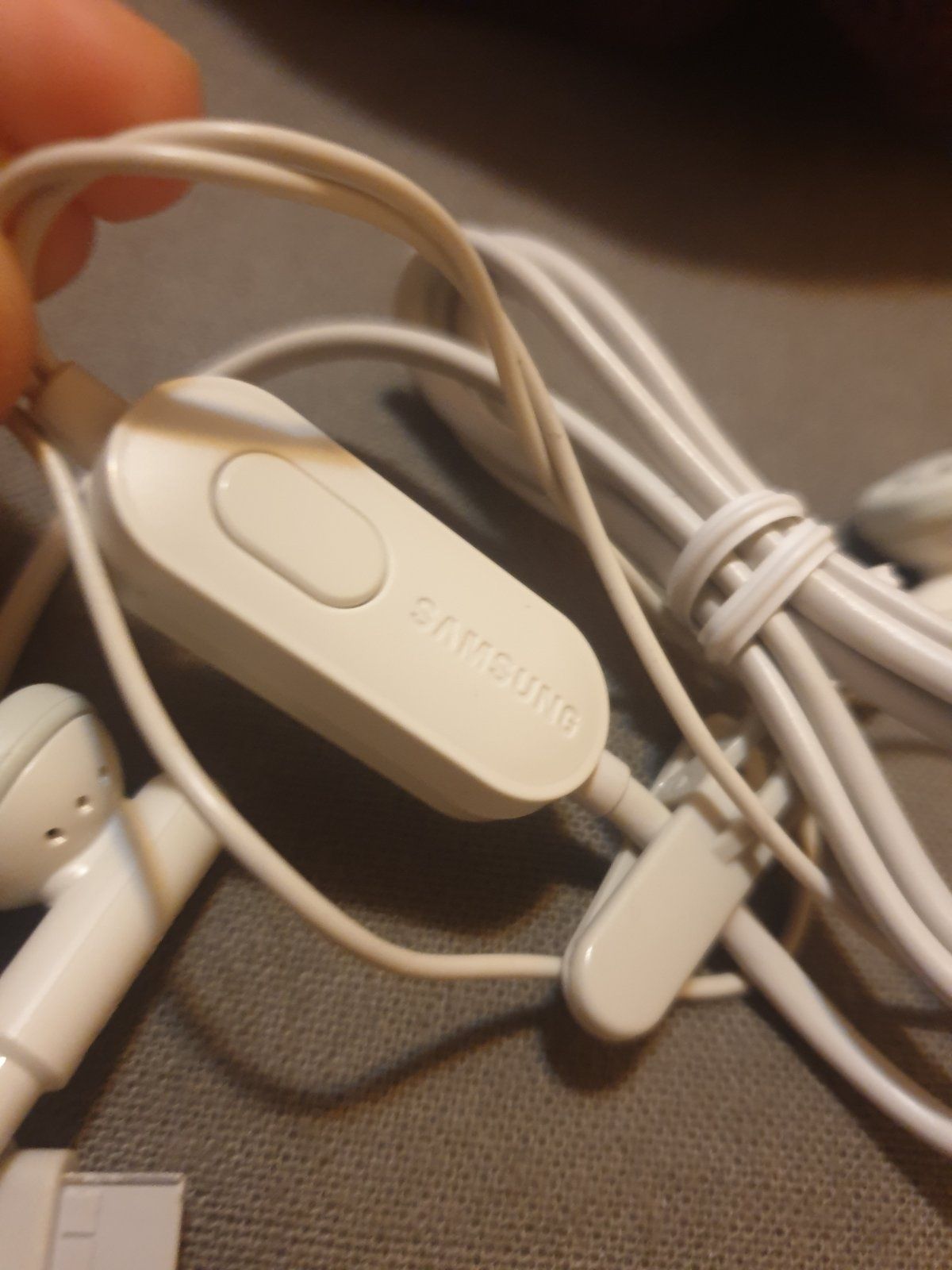 Два вида слушалки стар модел на Samsung и кабел