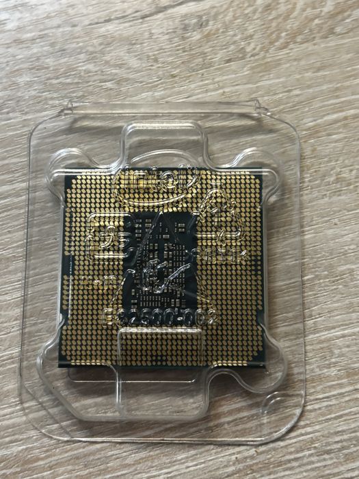 INTEL i5-10400F.