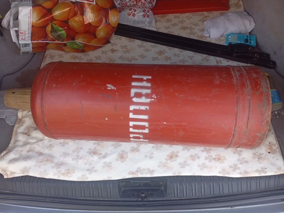 Vând butelie gaz rusească sau schimb cu 2 mici cu guler