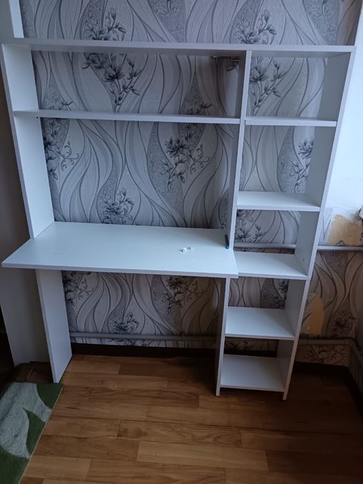 Срочно продается полка стол