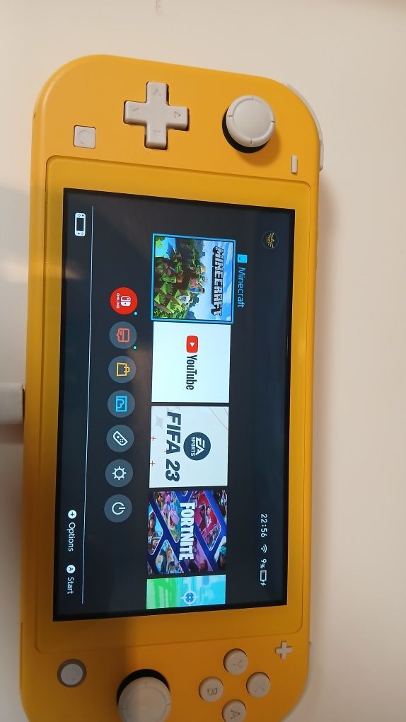 Nintendo switch lite жълт