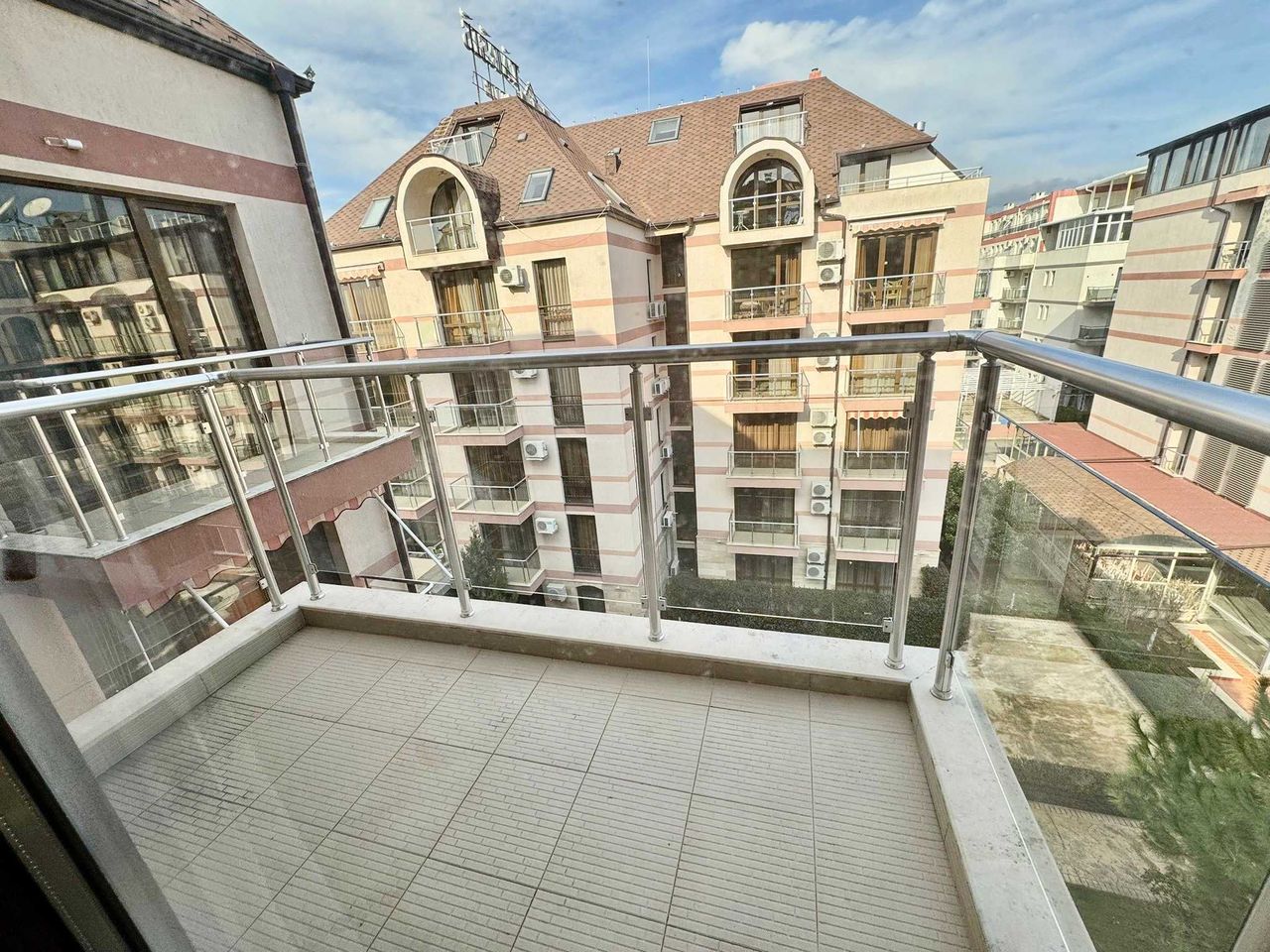 Продава се Двустаен апартамент в к.к. Слънчев бряг - 57 кв.м за 1350 €/кв.м - Снимка #8