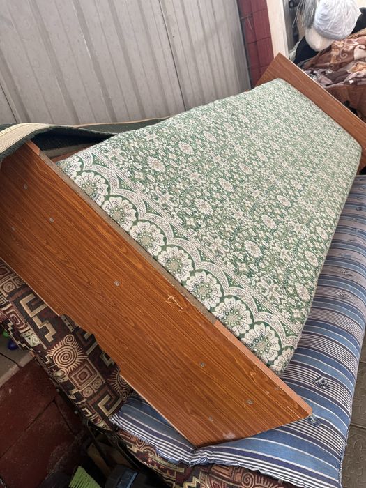 Кровать в хорошем состоянии