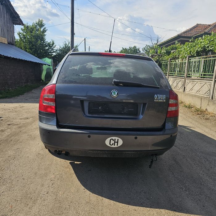 Skoda Octavia 2.0fsi на части само !