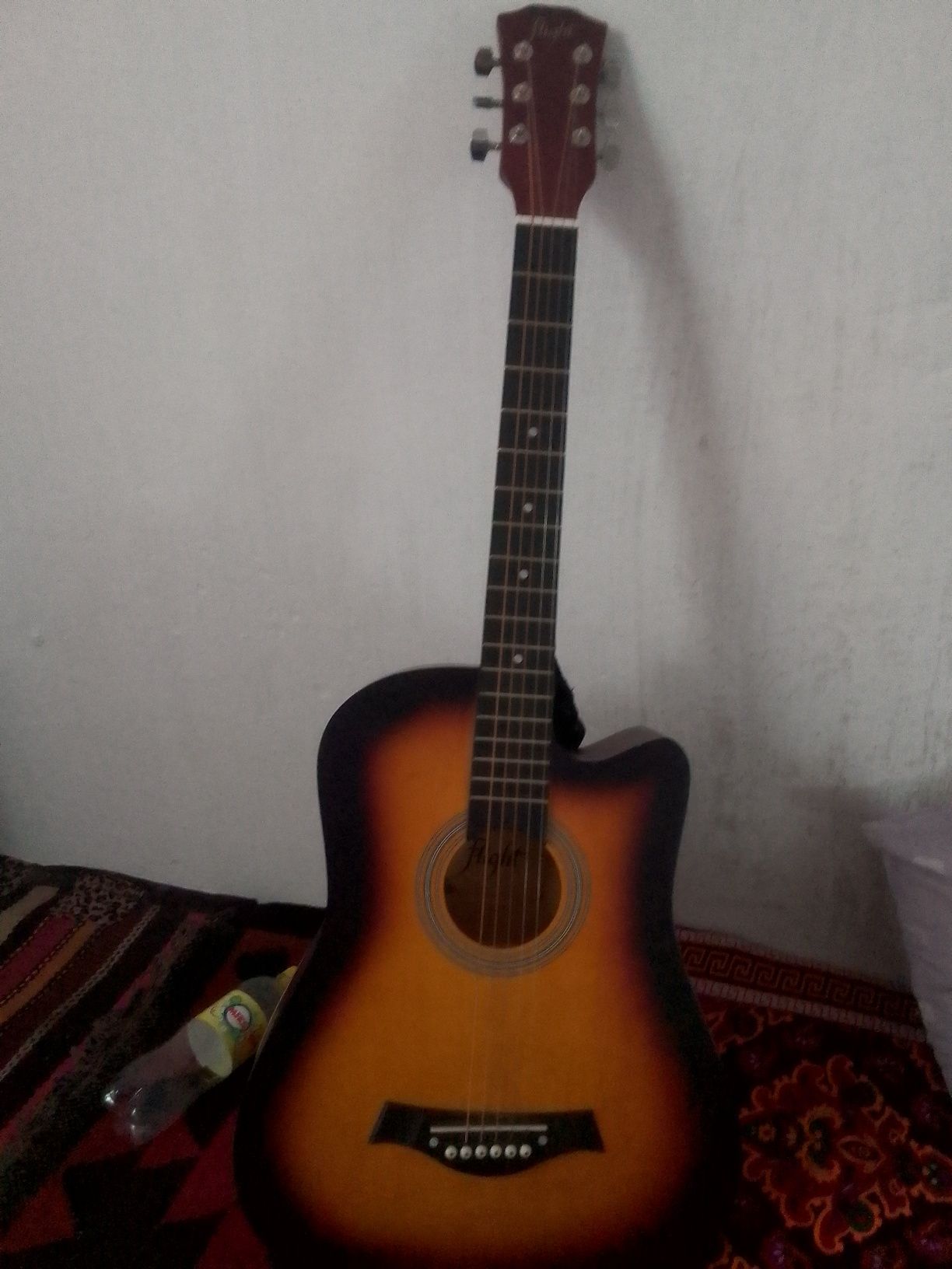 Gitara sotiladi 450000