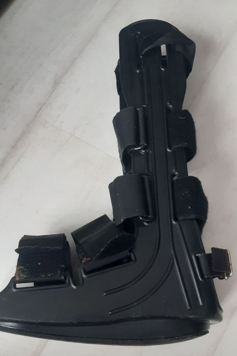 Vand cizma ortopedica