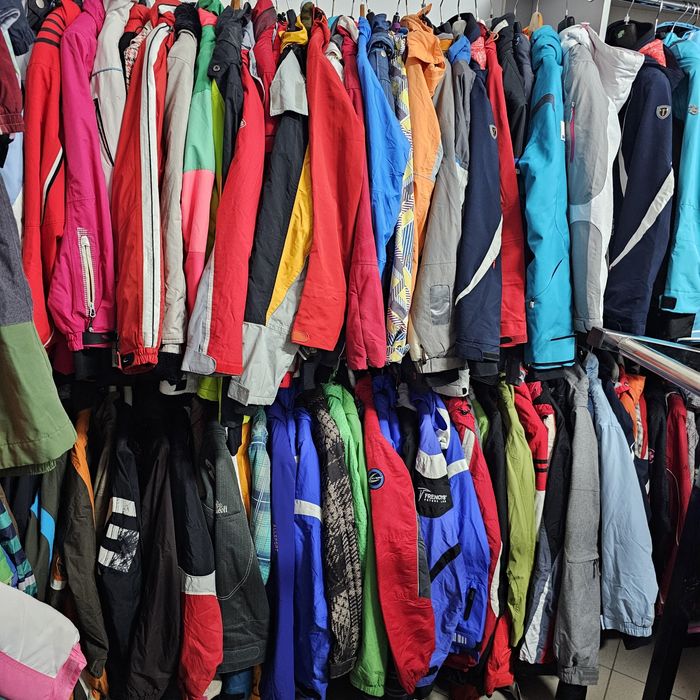 Geaca ski Pantaloni ski mai multe modele