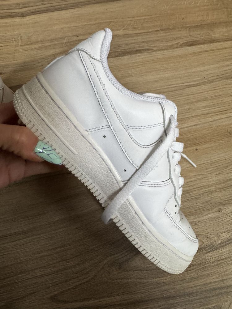 Оригинални бели кецове Nike Air Force ! 36,5 н