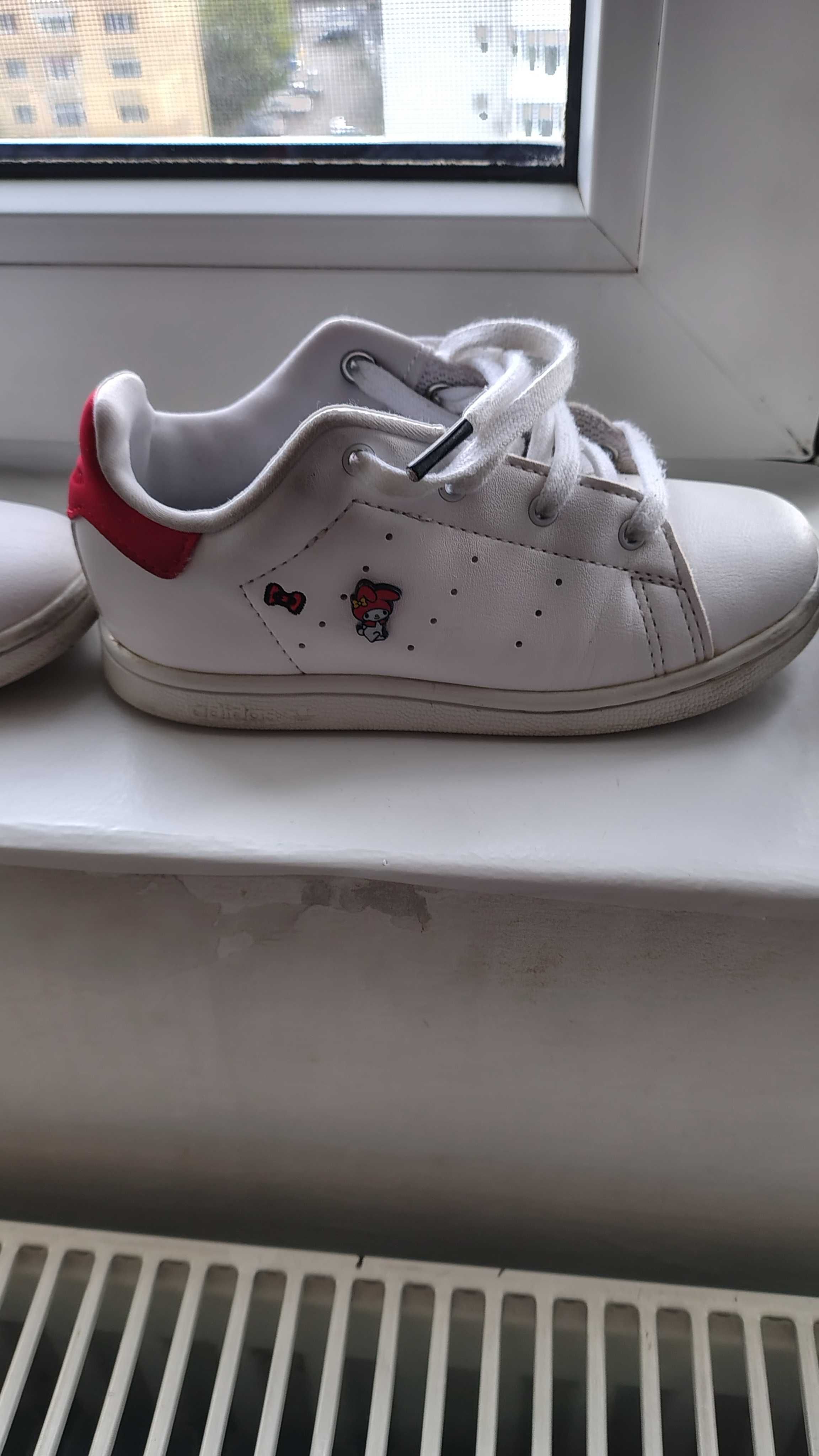 Adidas original mărimea 26 jumătate dar merge pe mărimea 28