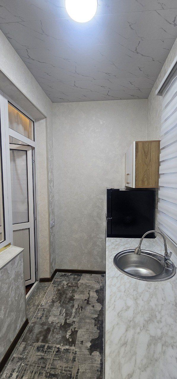.Зеркалка 3хона килинган 3чи кулай этаж 7квартал метро Новза мебельтех