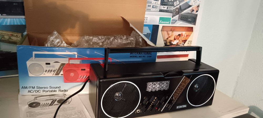 Radio Internațional AM/FM – Old Stock anii ’80 (Hong Kong)