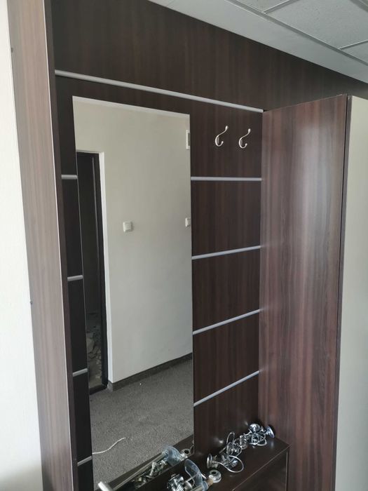 Порт манто  с огледало и закачалки