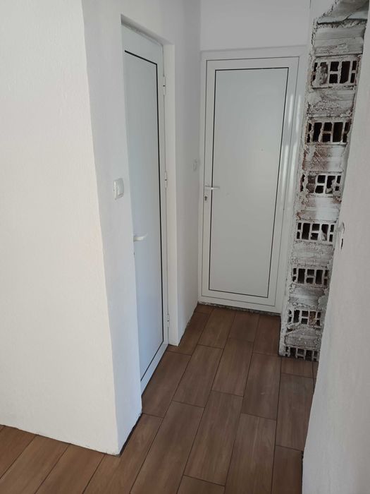 Продавам Еднофамилна  3 етажна  къща