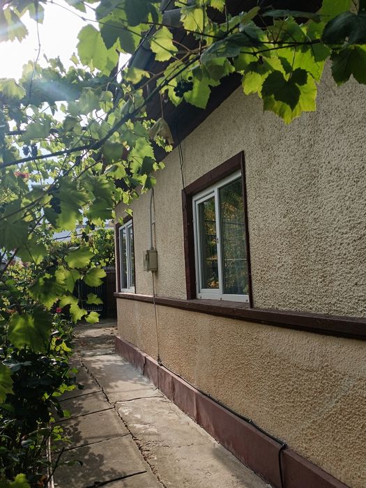 Vând casa cu teren 1000 m2