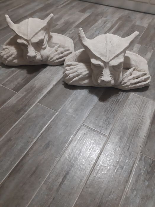 Vànd..Cap..Leu  pentru interior ..exterior .Din marmurà albà