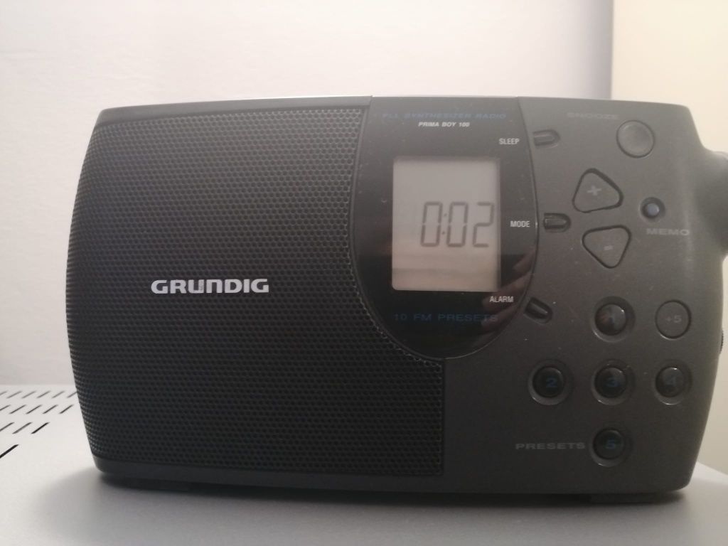 Radio cu ceas Grundig