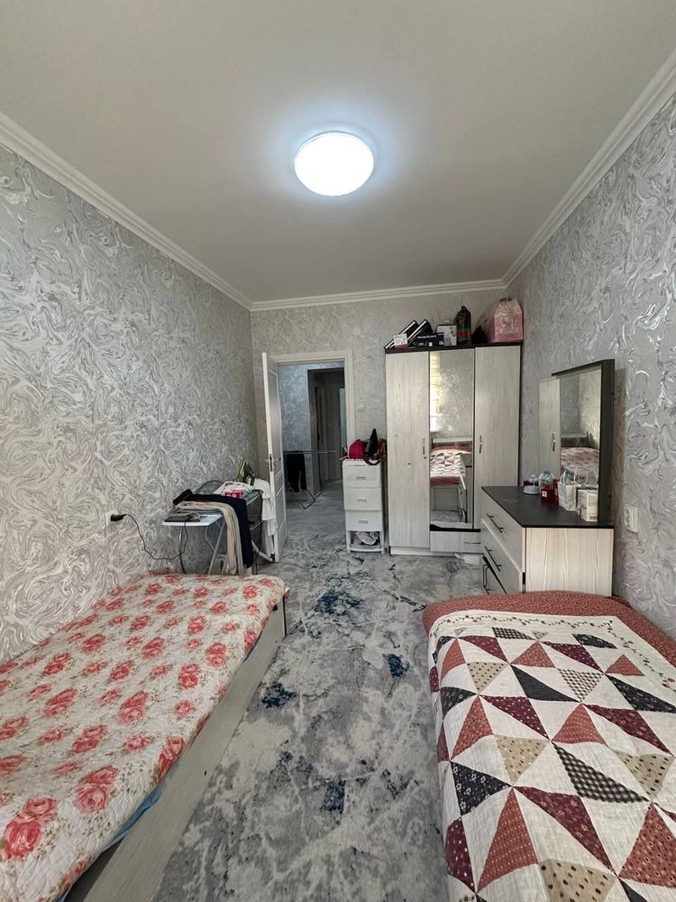 Yangihayot 9 hudud 3/3/7,balkon 2x6,84 kv srochno sotiladi