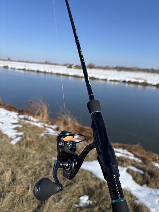 Продам спиннинговый комплект за 25к