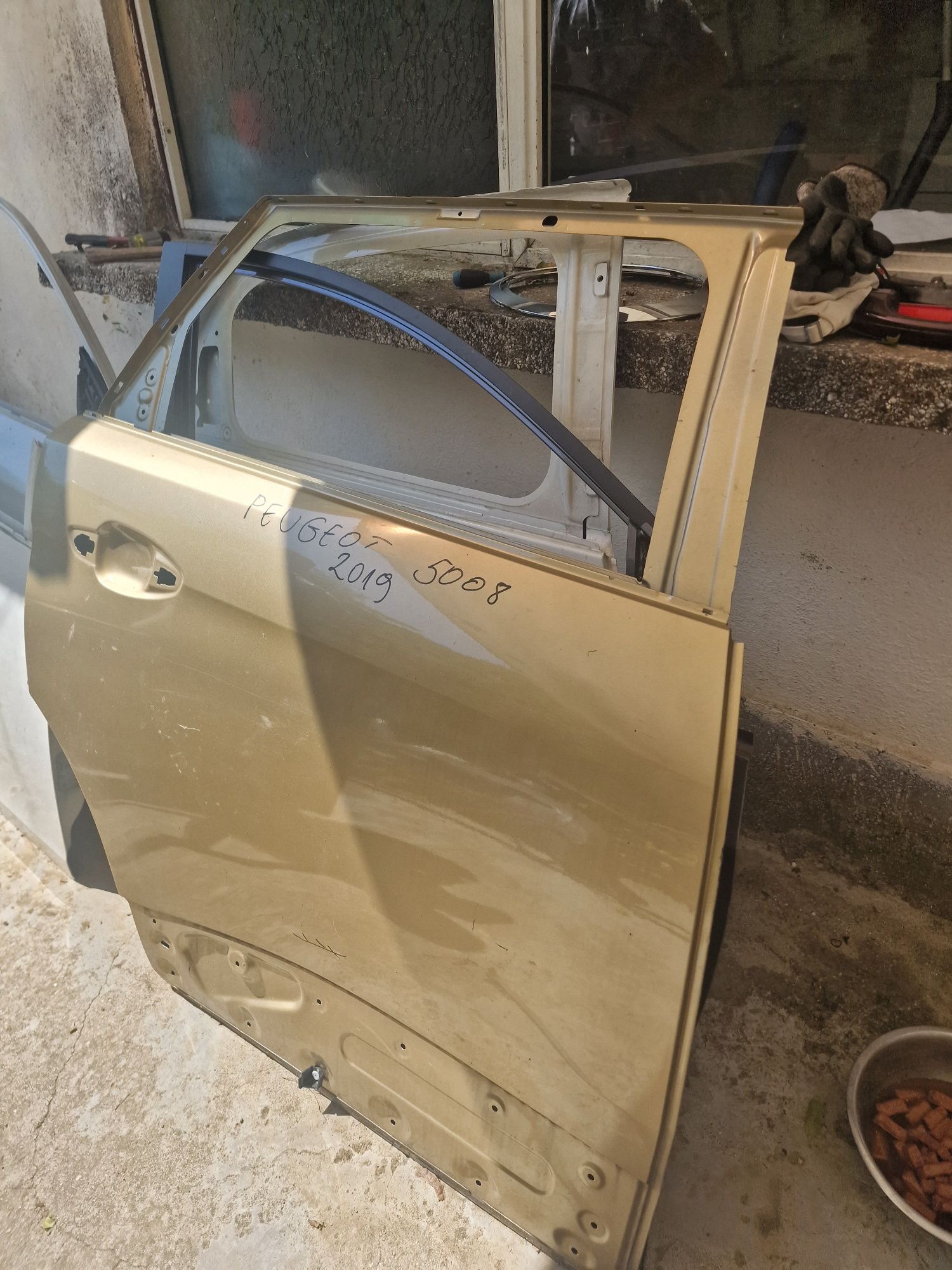 Peugeot 5008  2019 задна дясна врата