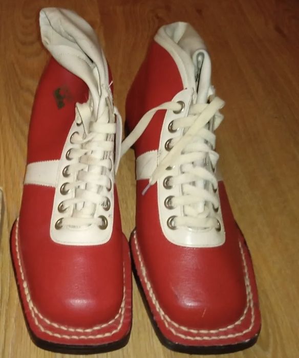 Беговые лыжи НОВЫЕ и лыжные ботинки Botas