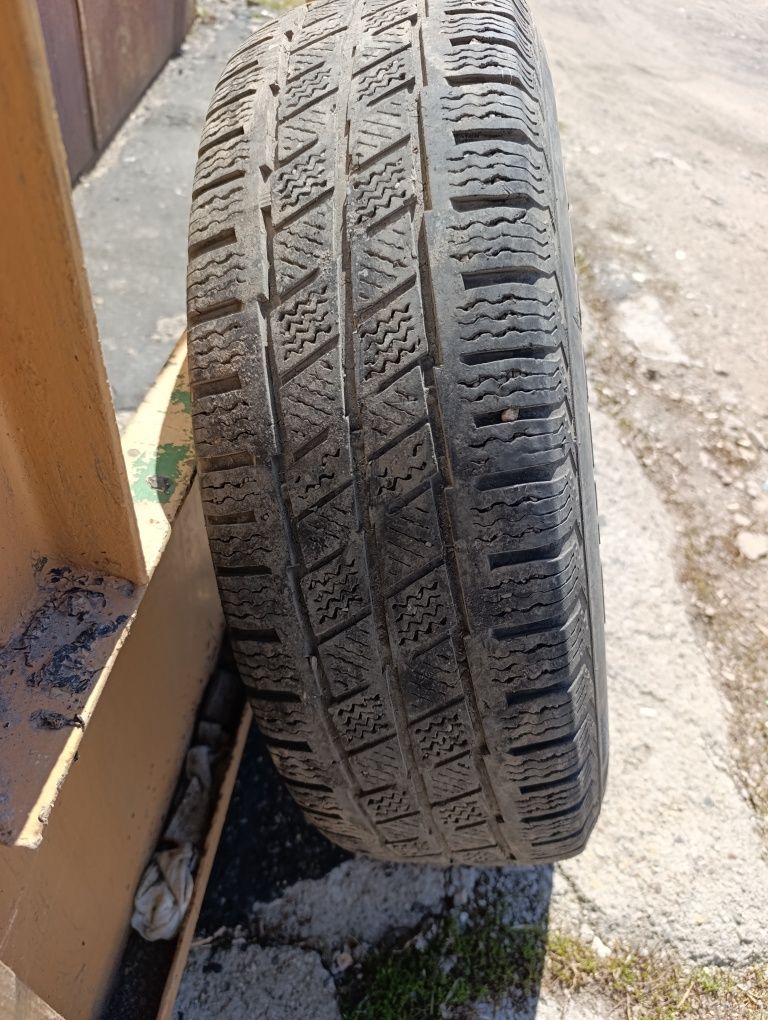 Продаю зимние шины roadx 225/75/R16C