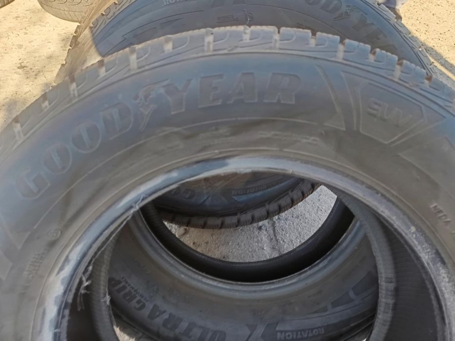 215/60/16 4броя GoodYear UltraGrip.Гумите са в много добро състояние