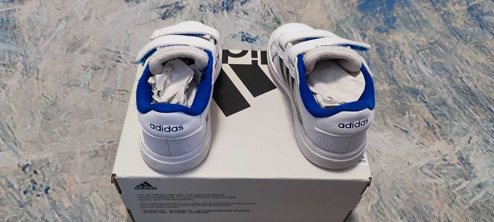 Детски обувки сникърси Adidas