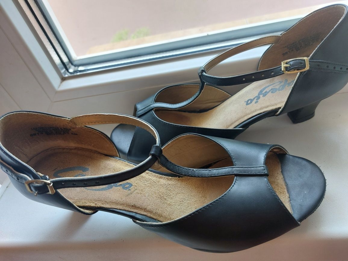 Професионални обувки Capezio за латино и бални танци