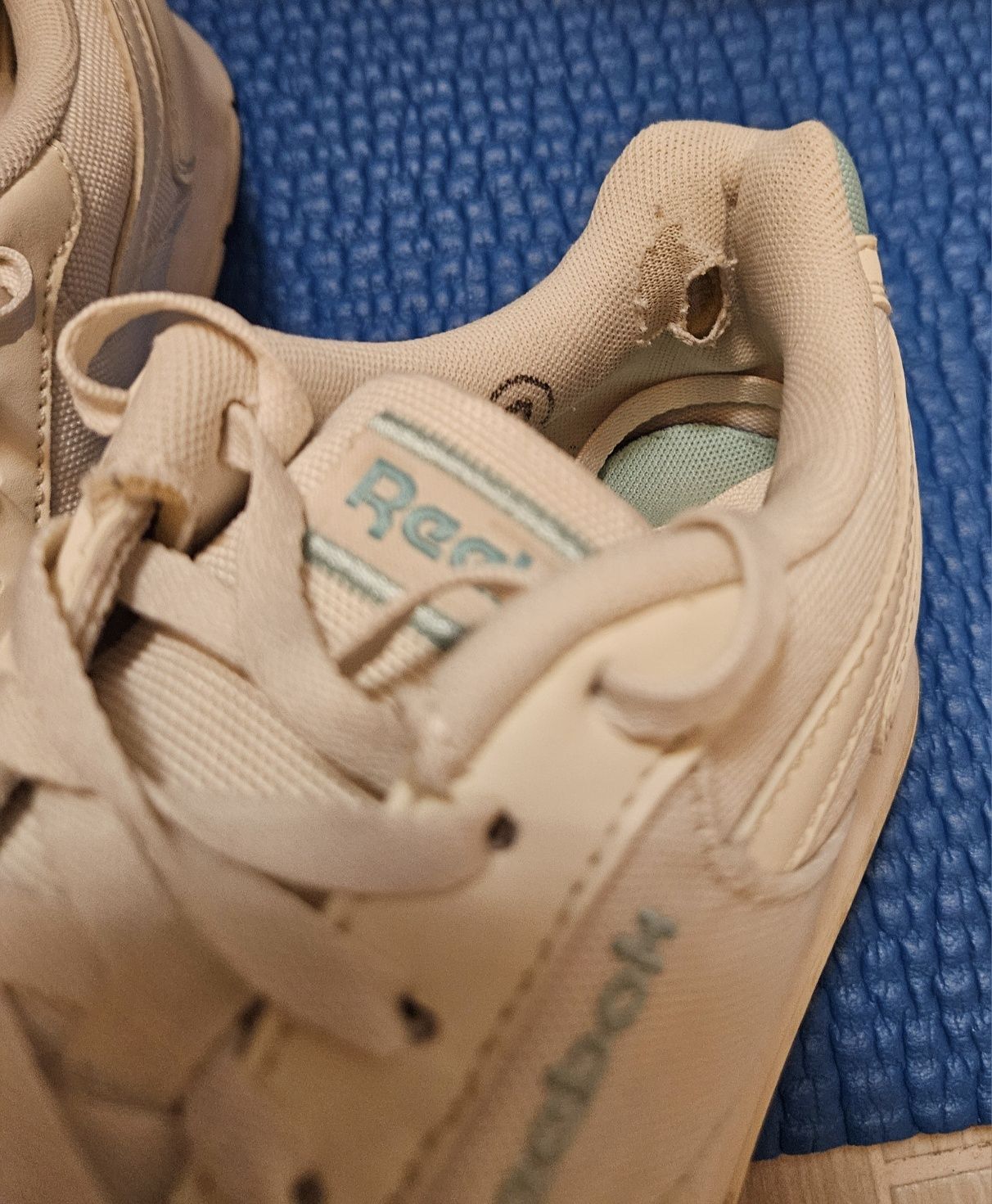 Маратонки Reebok и Adidas