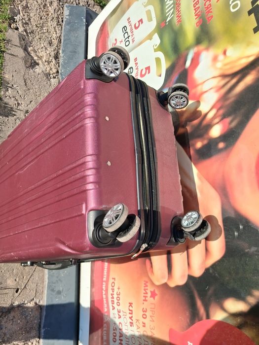 Куфар с колелца голям