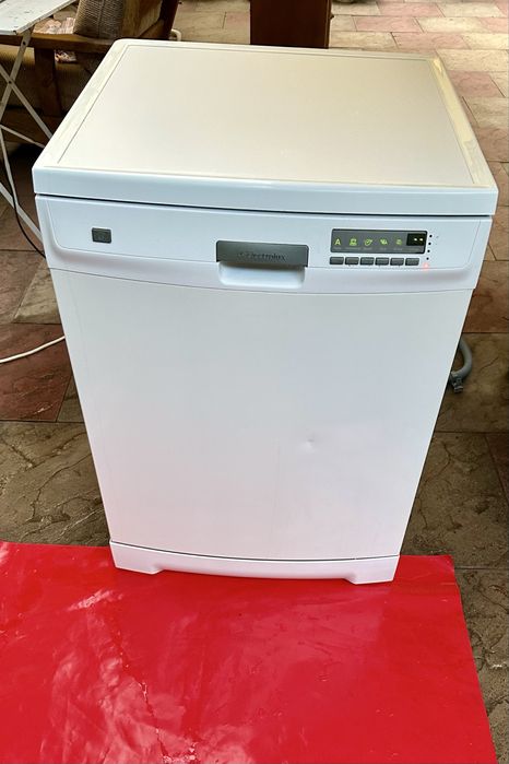 Masina de spalat vase, ELECTROLUX. Modrl XXL, stare ecelenta!