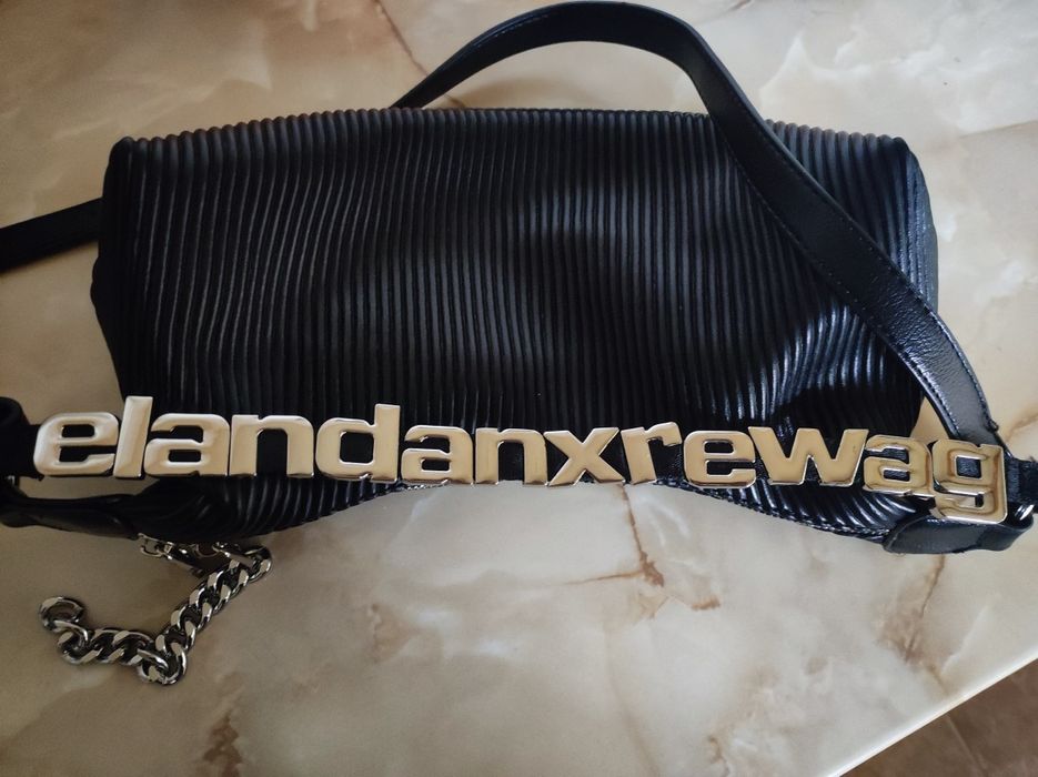 Черна дамска чанта